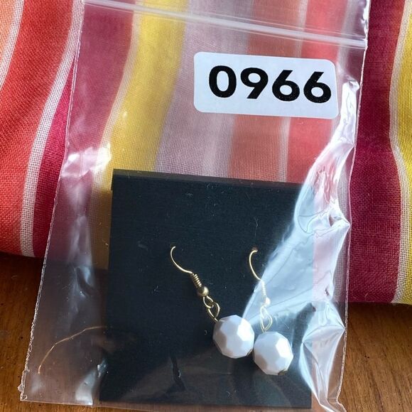 0966 - Capsule simple casual white faceted bead dangle earrings - Picture 3 of 4